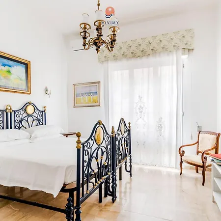 Palazzo Grassi By Vivimy Bed and Breakfast 3*