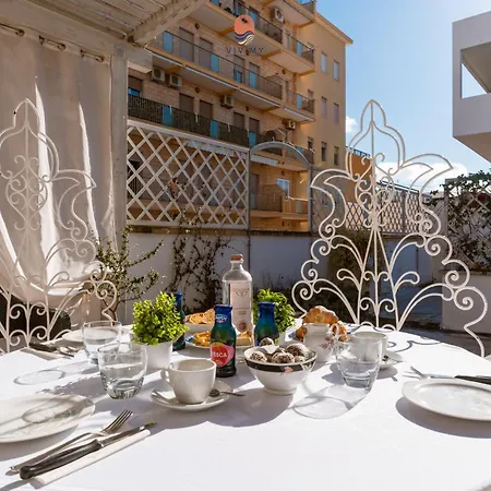 Palazzo Grassi By Vivimy Bed & Breakfast Gallipoli