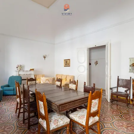Palazzo Grassi By Vivimy Bed & Breakfast